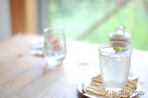 早安心语：选一种姿态，让自己活得无可替代 (4)
